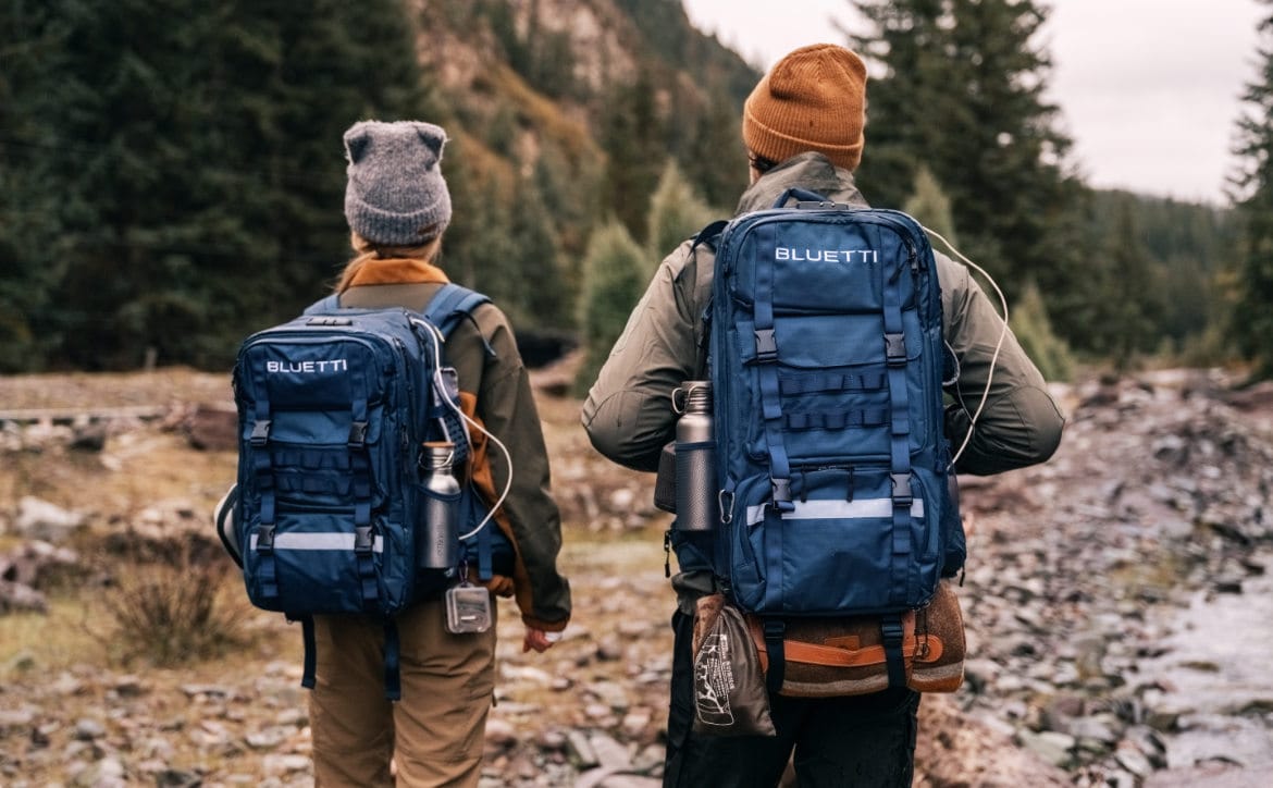 La centrale électrique du sac à dos solaire de Bluetti est sauvage, mais cool