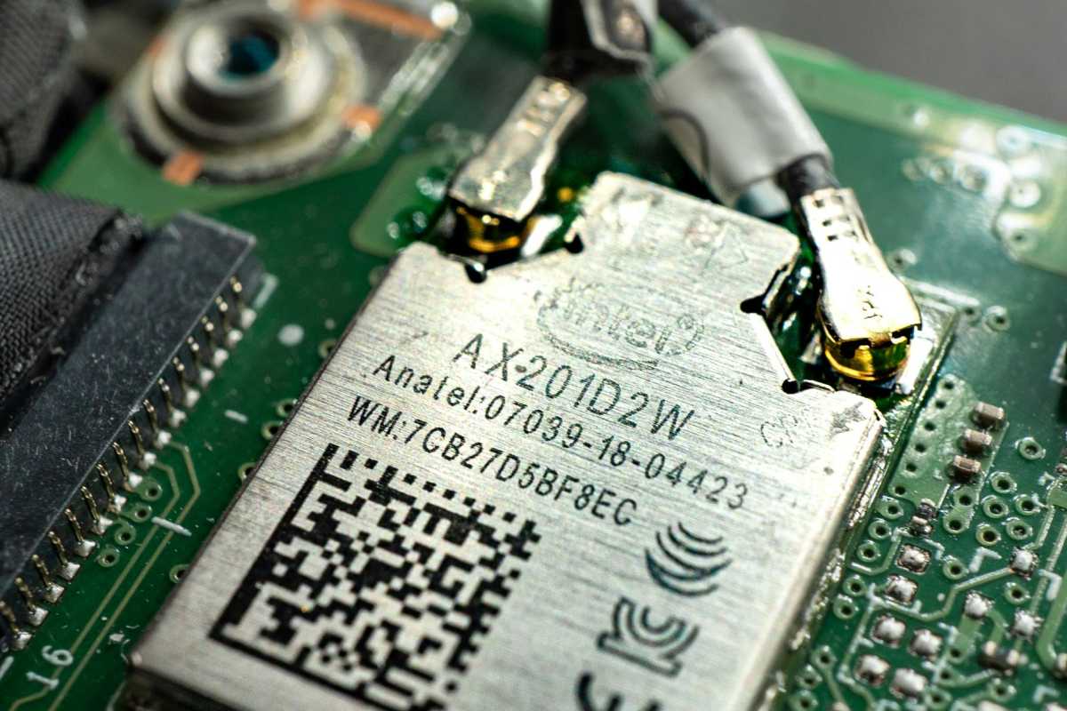 Carte réseau Intel Wi-Fi 6 Soudé sur la carte mère de l'ordinateur portable