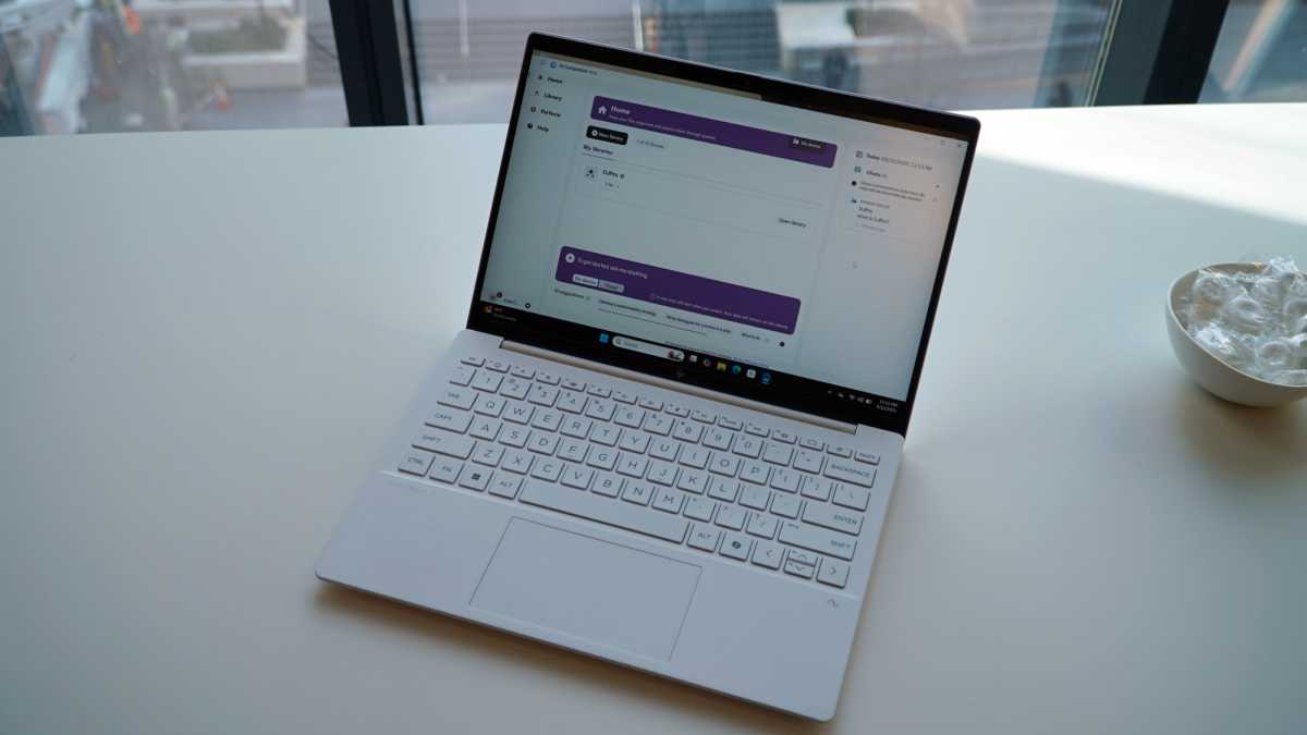 Front d'ordinateur portable HP OmniBook 7 Aero