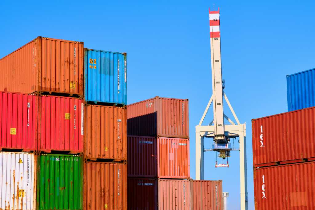 docking containers stacked