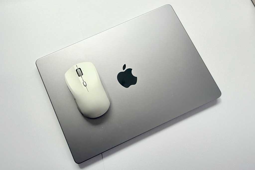 ESR MagMouse white on MacBook