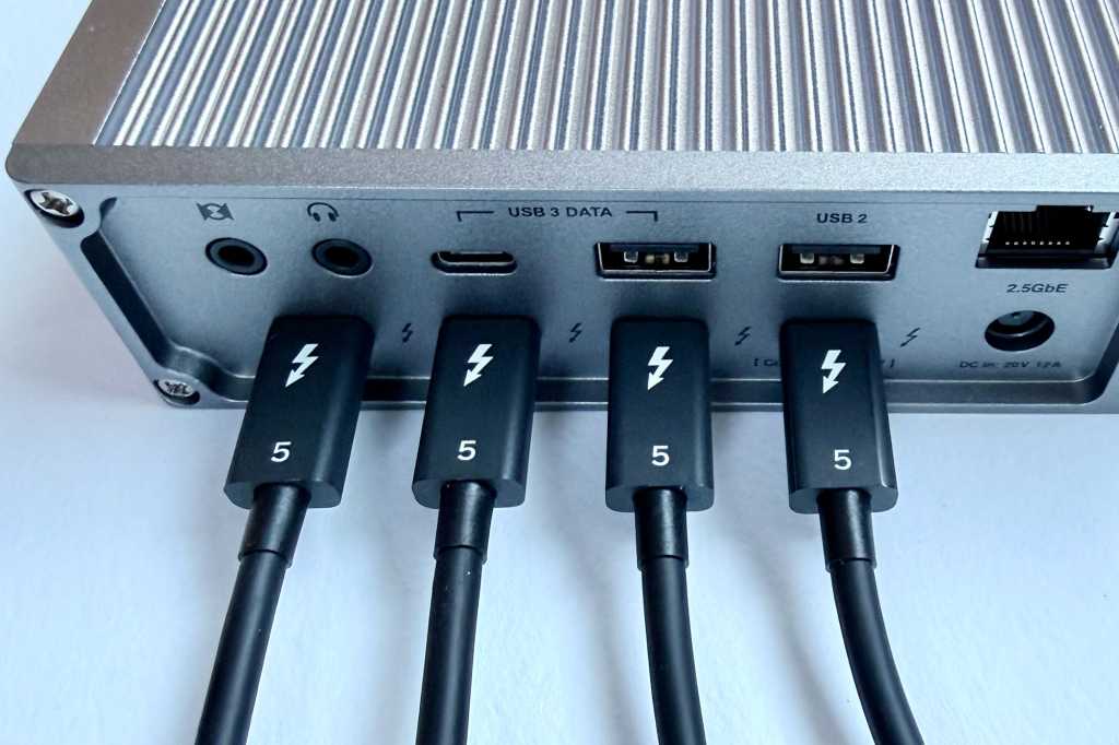 CalDigit TS5 Thunderbolt 5 Dock cables x4