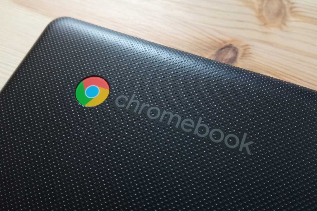Logo Chromebook en gros plan sur le héros noir du couvercle de l'ordinateur portable