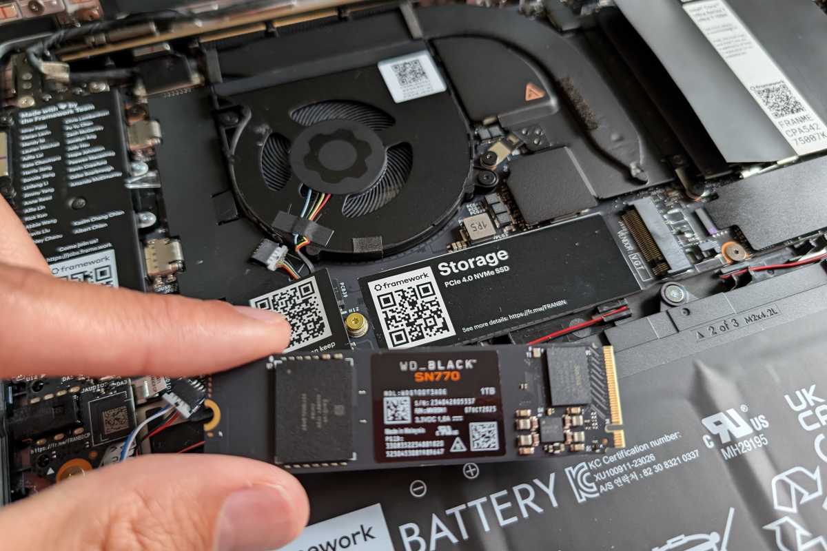 Framework Laptop 13 installant un SSD