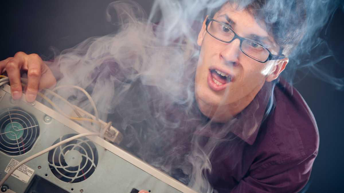 Rauchender PC avec Nerd complet