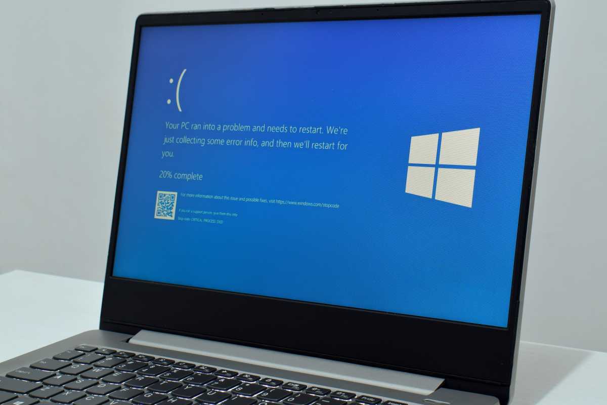 Ordinateur portable Windows 11 avec héros BSOD Blue Screen of Death