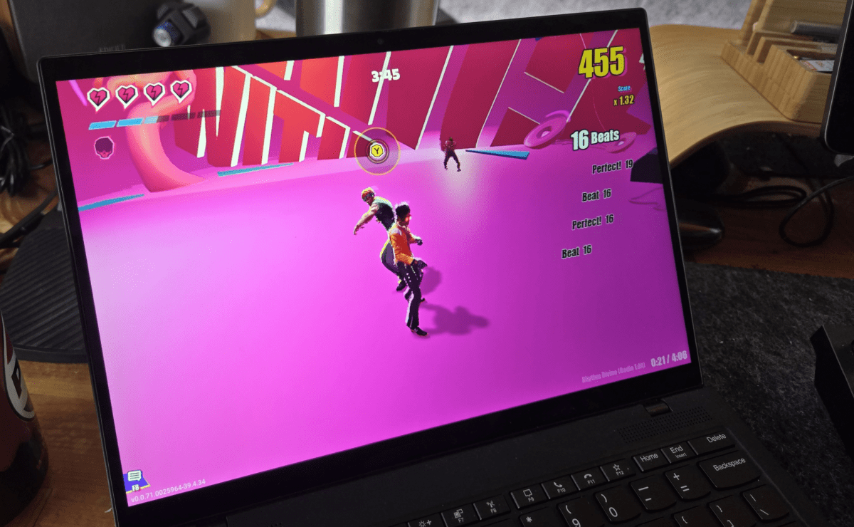 Ordinateur portable ThinkPad exécutant la démo Dead as Disco