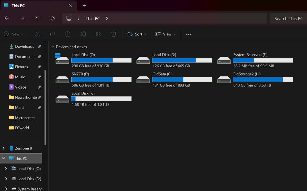 Windows 11 Ce PC roule avec diverses capacités pleines