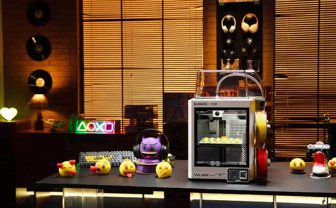 ELEGOO s'associe à la marque Emoji sur une imprimante 3D Centauri Carbon 2 Combo Special Edition