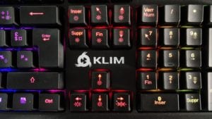 Vue des touches de paramétrage du RGB sur clavier Klim Domination