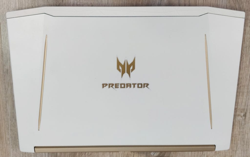 Vue de l'inscription Predator sur le Helios 300 de chez Acer