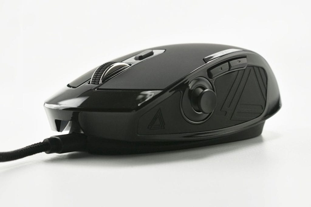 Vu de profil de la souris Lexip PU84 et de son mini joystick