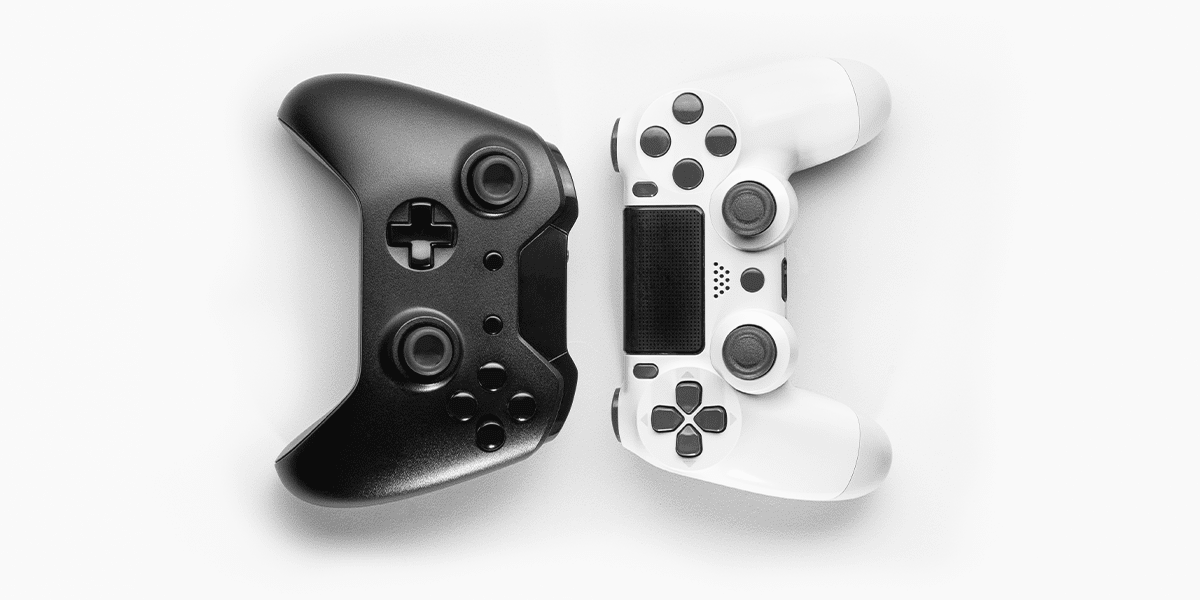 Les manettes des systèmes Xbox et PlayStation