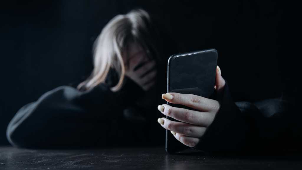 Handy spioniert Nutzerin aus