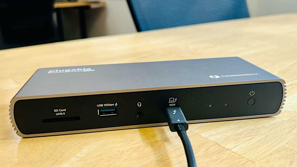 Plugable Thunderbolt 4 TBT4-UDX1 hub docking station