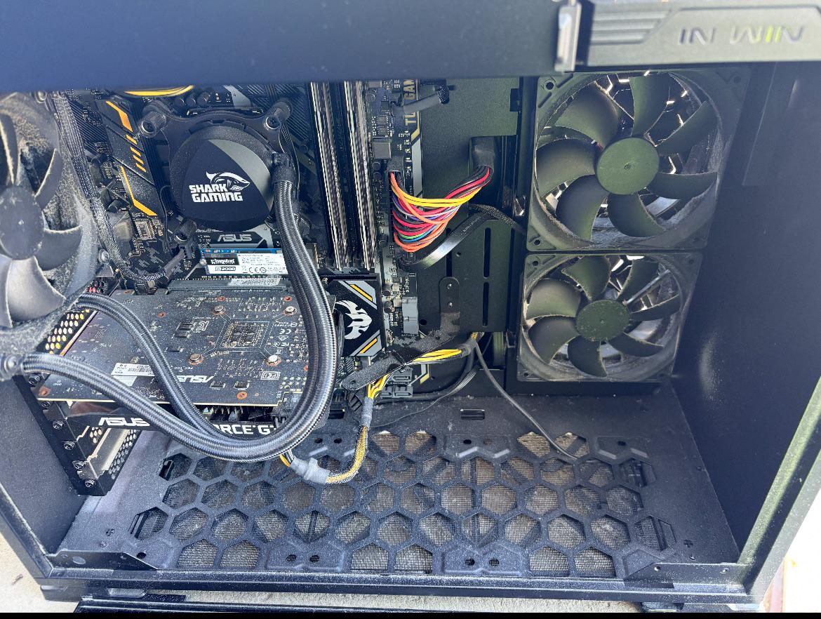 Le PC trouvé par / u / alternative-run363's papa