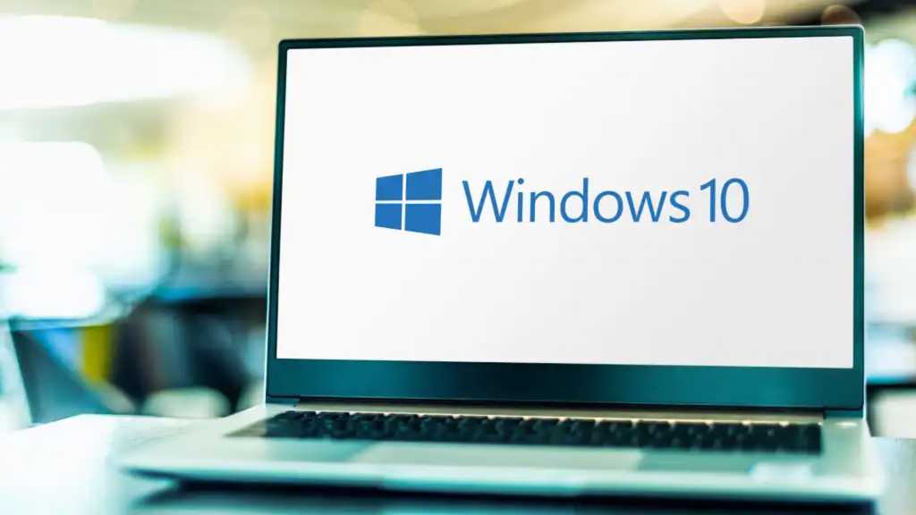 Laptop mit Windows 10 Logo