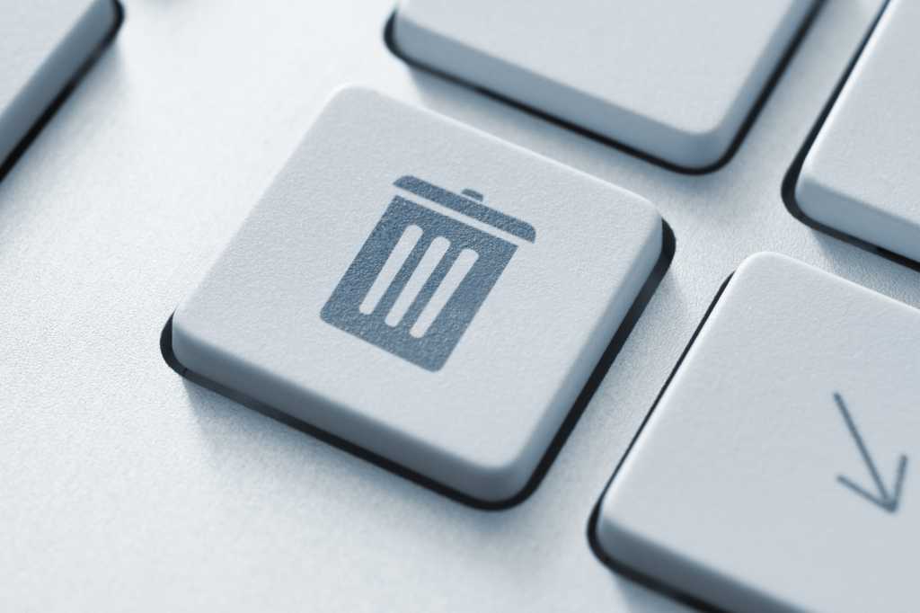 Delete Trash button on a white keyboard close-up