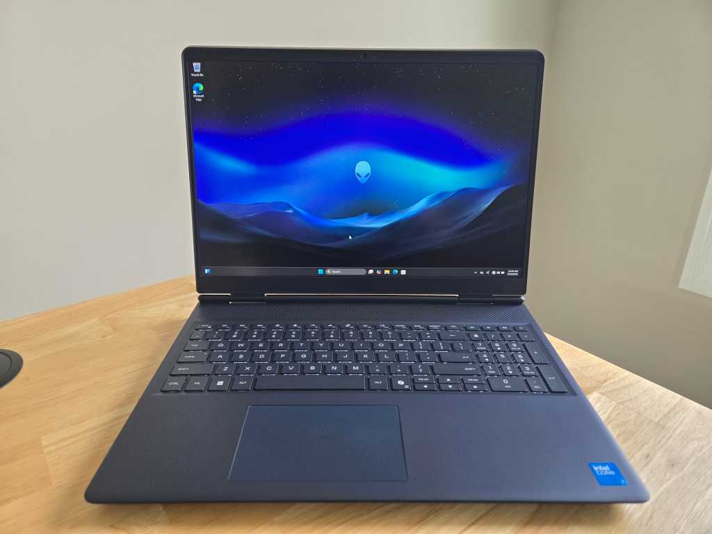 Alienware 16 Aurora head on