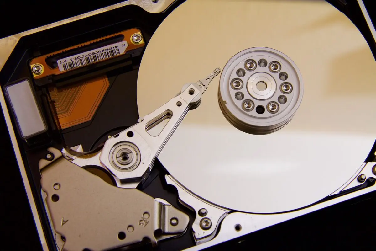 Comprendre la vitesse de rotation (RPM) des disques durs : différences et performances