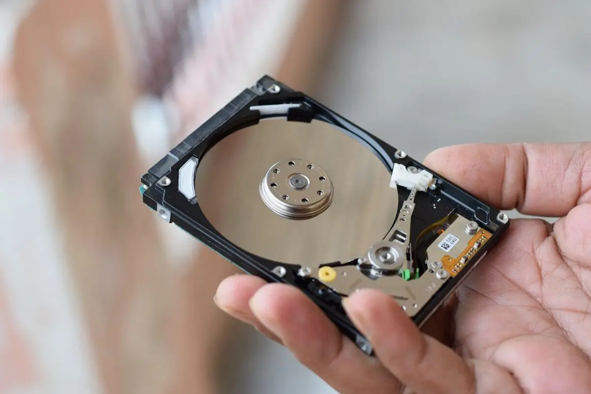 Comprendre la vitesse de rotation (RPM) des disques durs : différences et performances