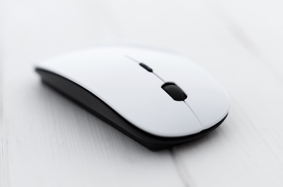 white computer mouse